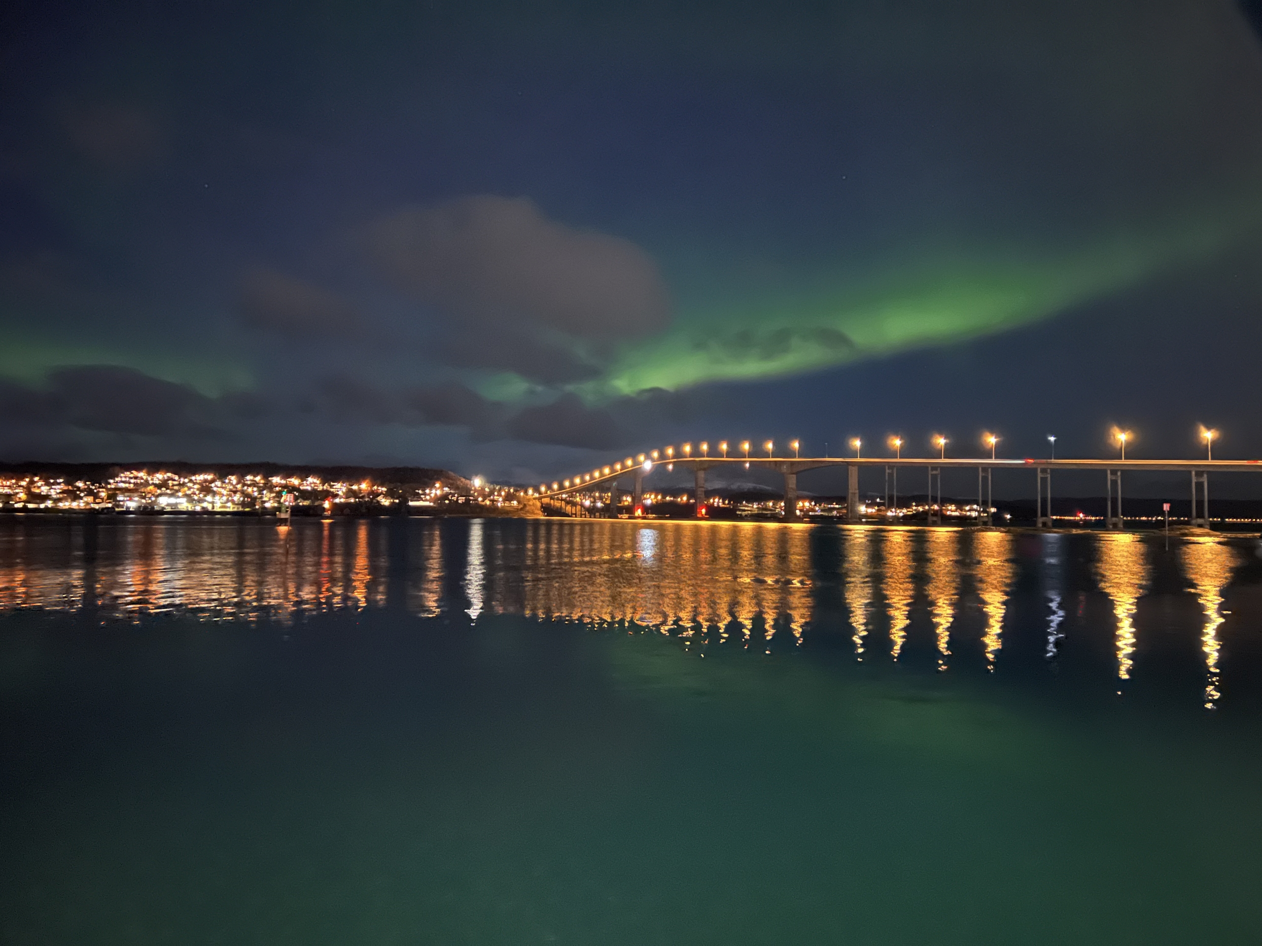 Gisundbrua under nordlys